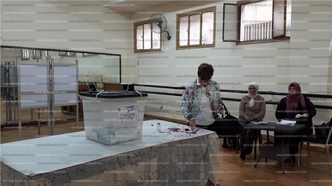 نجوى إبراهيم تدلى بصوتها في الانتخابات الرئاسية