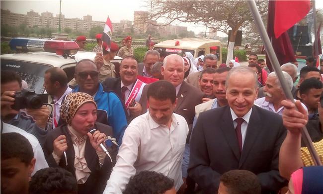  مصر تنتخب : محافظ القليوبية يقود مسيرة ( انزل وشارك ) لمديرية التربية والتعليم ببنها