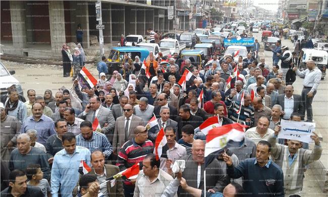  الالاف بمدينة قطور ينظمون مسيرات حاشدة امام اللجان الانتخابية