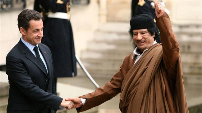معمر القذافي و نيكولا ساركوزي