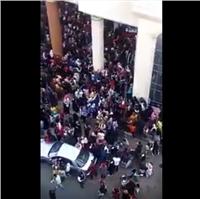«بنطلون» يدفع المئات لاقتحام مول تجاري ببورسعيد