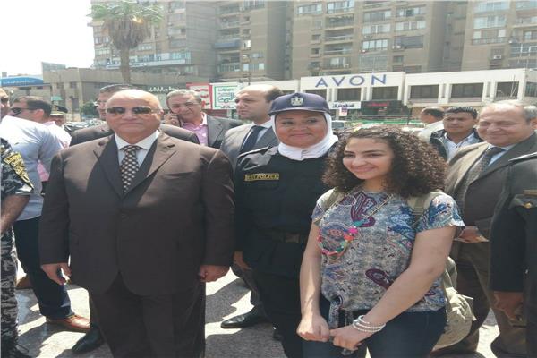 مدير أمن القاهرة وسط المواطنين