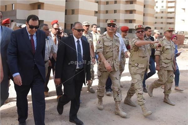 محافظ الإسكندرية وقائد الشمالية العسكرية خلال الجولة التفقدية