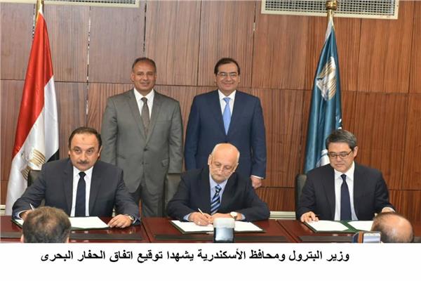 وزير البترول ومحافظ الاسكندرية يشهدان توقيع ثلاث اتفاقيات بترولية 