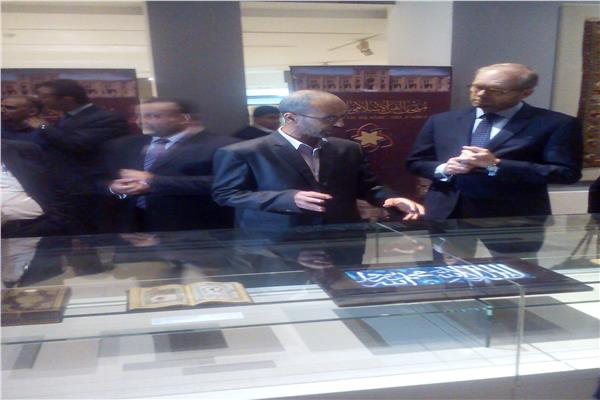 السفير الهولندي خلال زيارته لمتحف الفن الاسلامي