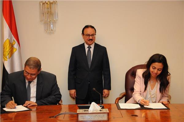 وزير الاتصالات يشهد توقيع الاتفاقيات