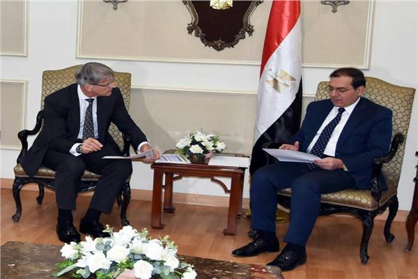 وزير البترول يبحث مع شركة «دانة» الإماراتية مشروعاتها فى مصر
