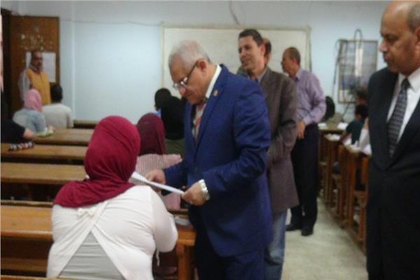 رئيس جامعة المنيا: 50 حالة غش بامتحانات الكليات 