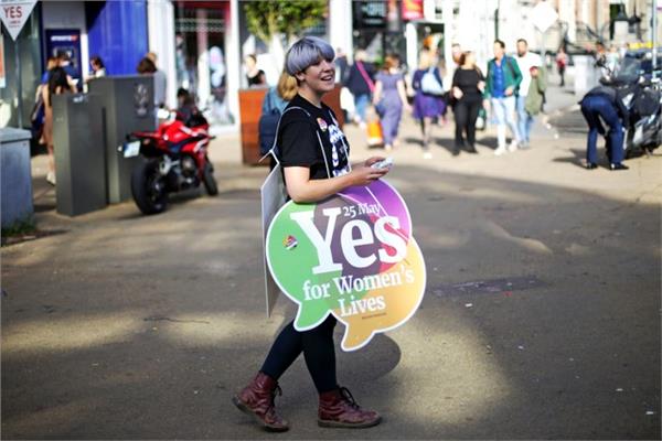 «استفتاء تاريخي» يحفظ للنساء حقهن في الإجهاض بـ أيرلندا - صورة من رويترز