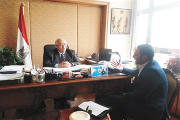 السفير وائل نصر خلال حواره مع «الأخبار»