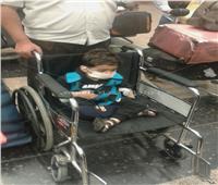 الطفل الفلسطيني لحظة وصوله المطار 