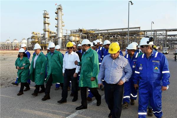 وزير البترول يتفقد عمليات إنتاج البترول والغاز ببورسعيد