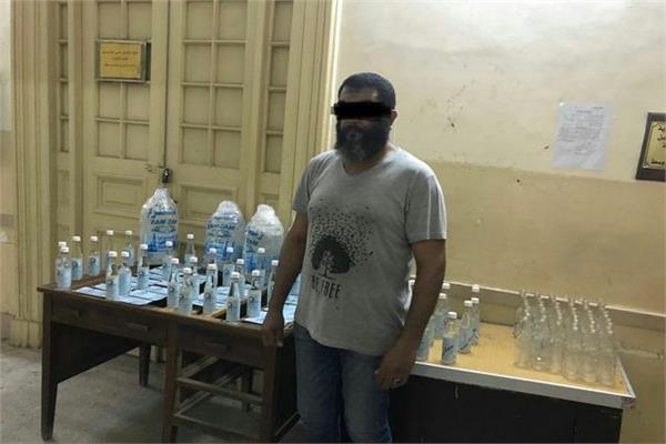 ضبط صاحب مكتبة بالإسكندرية يقوم ببيع مياه عادية على أنها «زمزم»