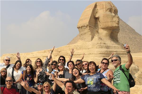 سياح استراليون في مصر - أرشيفية 