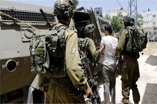 الاحتلال الإسرائيلي يعتقل 7 فلسطينيين من الضفة الغربية