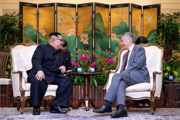 زعيم كوريا الشمالية يلتقي رئيس وزراء سنغافورة