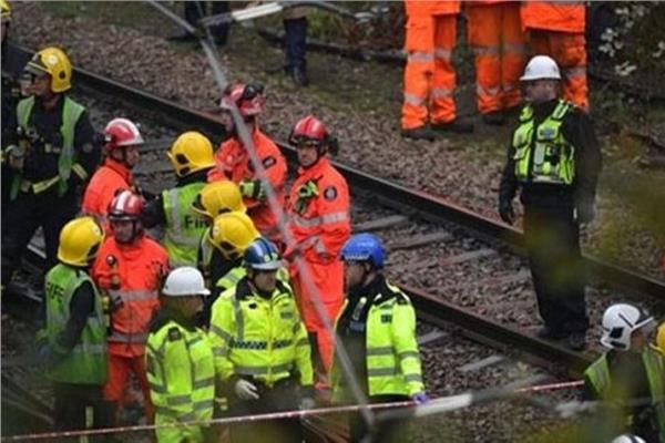 مقتل 3 أشخاص بعد أن صدمهم قطار جنوب لندن