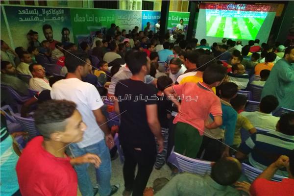 متابعة أهالي  نجريج لمباراة المنتخب المصري
