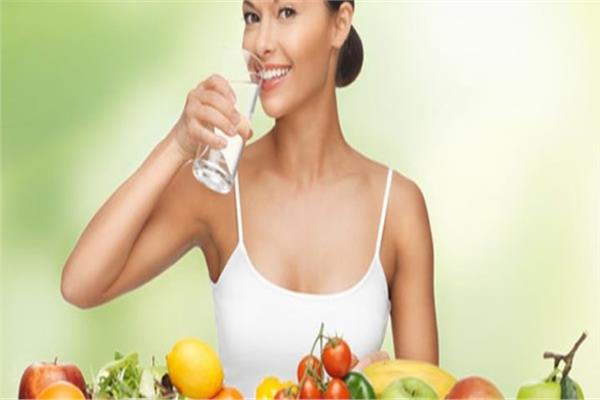 أطعمة ومشروبات تعوض جسمك عن ما يفقده من مياه خلال الصيف 