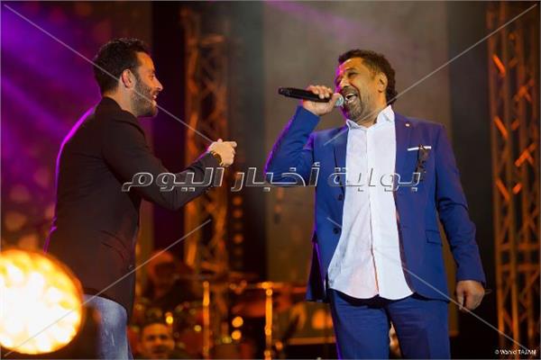 خالد يغني مع سعد رمضان على مسرح النهضة 