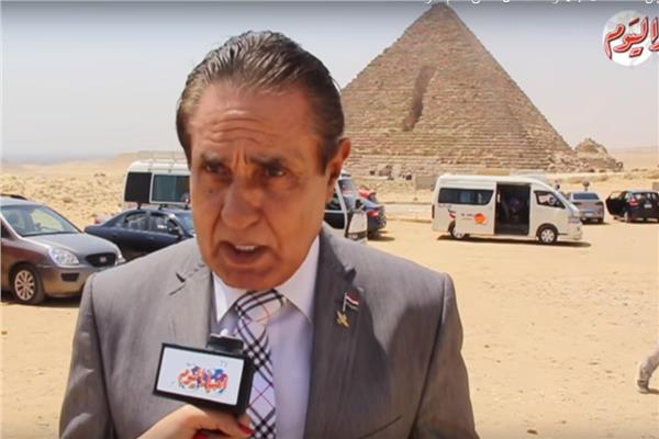 حوار| بالفيديو..رئيس اتحاد المظلات: الأهرامات أفضل مناطق العالم للقفز  