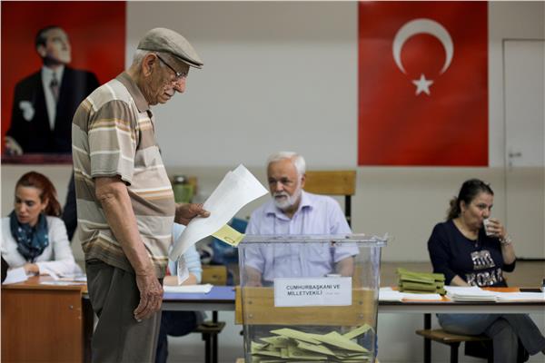 انتهاء التصويت رسميا في الانتخابات الرئاسية والبرلمانية بتركيا