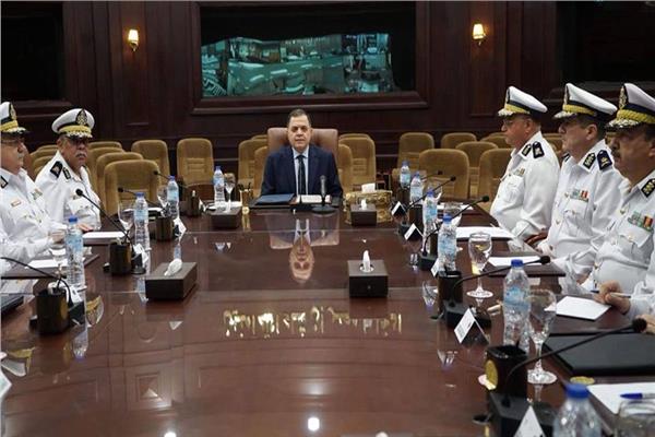 اللواء محمود توفيق وزير الداخلية خلال الاجتماع