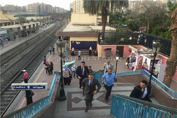 وزير النقل يتابع تسهيل حركة الركاب بمحطة مترو المرج