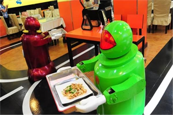 افتتاح أول مطعم يستخدم «الروبوت» في أمريكا