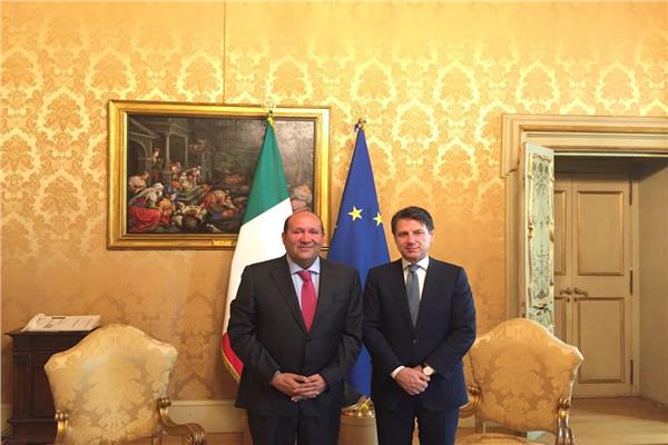 رئيس الوزراء الإيطالي يلتقي السفير هشام بدر سفير مصر في روما 