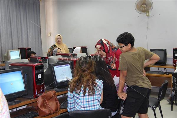 تزايد الطلاب على معامل الحاسب الآلي 