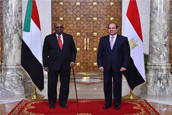 الرئيس السيسي ونظيره السوداني عمر البشير