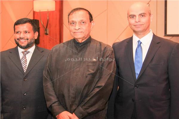 سفير مصر في سريلانكا مع ضيوف حفل ذكري  ثورة يوليو