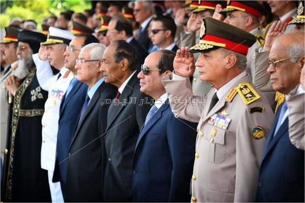 لأول مرة.. رئيسان وثلاثة وزراء دفاع في حفل تخرج الكليات العسكرية