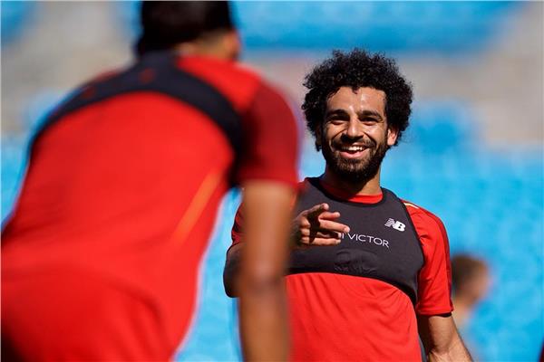 «الابتسامة» تعود لوجه محمد صلاح في تدريبات ليفربول بأمريكا