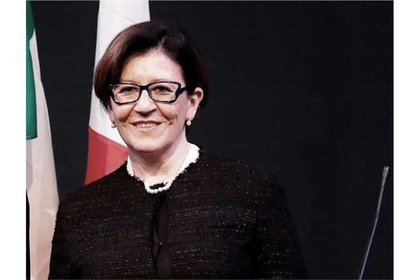 إليزابيتا ترينتا وزيرة الدفاع الإيطالية