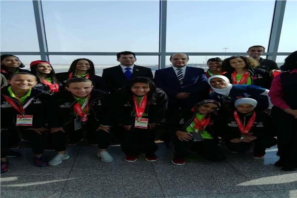 وزير الشباب والرياضة يستقبل بطلات الاولمبياد الخاص بمطار القاهرة  