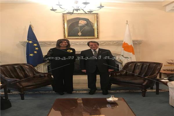  نيكوس أناستاسيادس الرئيس القبرصي والسفيرة نبيلة مكرم