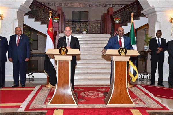 جانب من المؤتمر الصحفي للرئيس السيسي والرئيس عمر البشير في السودان