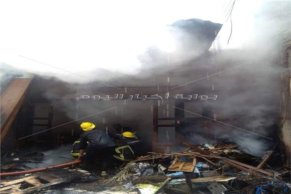 اصابة 11 في حريق هائل بورشة نجارة في دمياط 