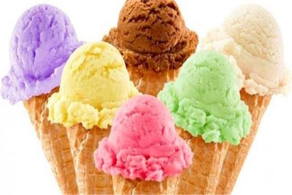 خبيرة تغذية تحذر: لهذه الأسباب لا تأكلوا المثلجات في الحر