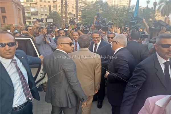العناني يصطحب وزير خارجية إيطاليا في جولة بالمتحف المصري