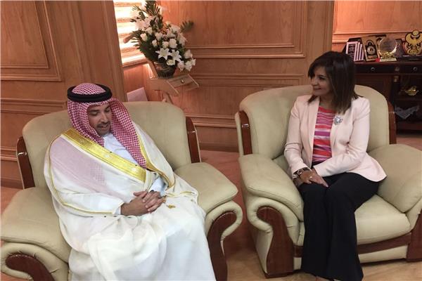 سفير البحرين يلتقي وزيرة الهجرة