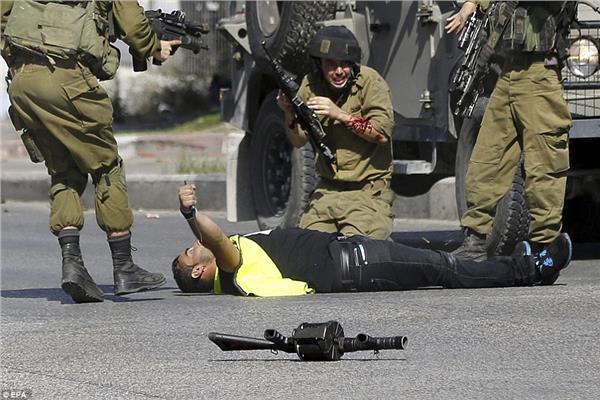قوات إسرائيلية تقتل فلسطينيين اثنين في احتجاجات على حدود غزة