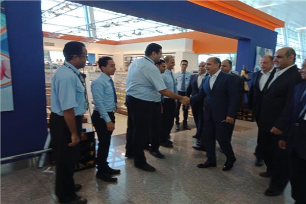 وزير الطيران المدني یتفقد مطار الغردقة الدولي في ثاني أيام عيد الأضحى