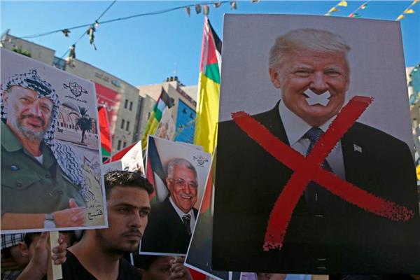  «التحرير الفلسطينية» تدين «تحيز» ترامب لأجندة نتانياهو..وتؤكد: «ابتزاز رخيص»