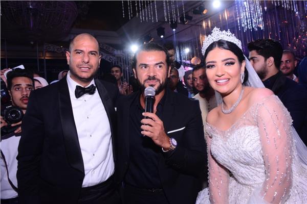 سامو زين مع العروسين محمود وشيرين
