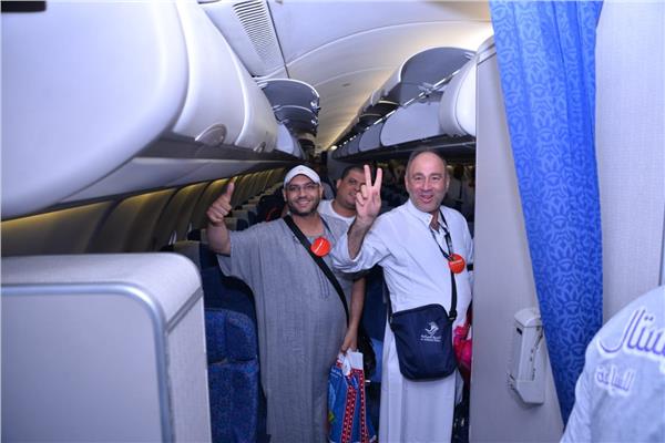 بالصور| مصر للطيران تواصل مرحلة عودة الحجاج 