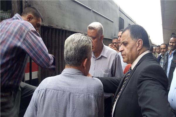  المهندس أشرف رسلان، رئيس هيئة السكة الحديد خلال تفقده محطة مصر