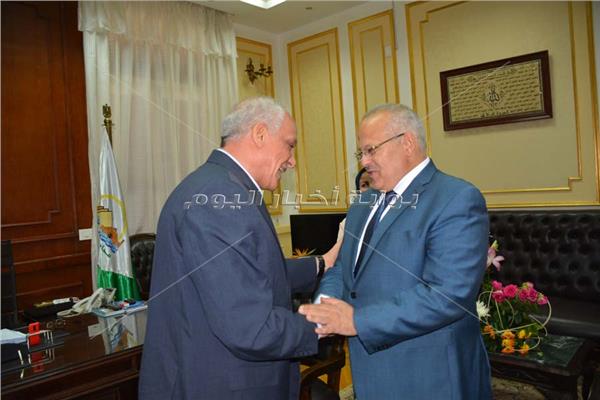 محافظ الجيزة يستقبل رئيس جامعة القاهرة لتقديم التهنئة